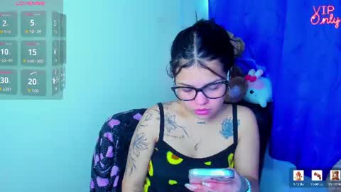 emma_boo_ online show from July 14, 4:33 pm