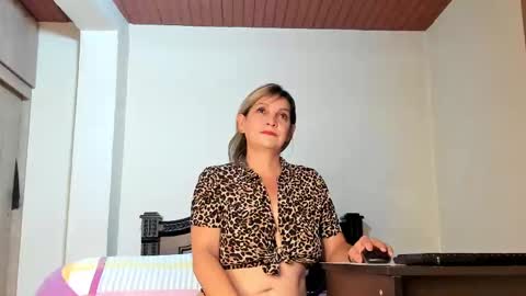 Snapshot of emma_brown777 chatting on September 30, 1:55 am ALBA online show from September 30, 1:55 am