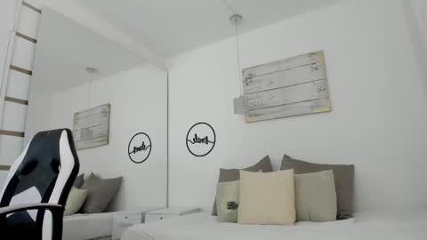 Emma Castillo online show from March 6, 10:15 pm