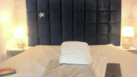 emma_jhoons online show from July 6, 4:29 am