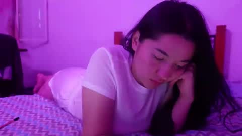 Snapshot of emma_johnson_ chatting on January 4, 3:29 am emma_johnson_ online show from January 4, 3:29 am