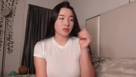 Snapshot of emma_johnson_ chatting on January 24, 1:56 am emma_johnson_ online show from January 24, 1:56 am