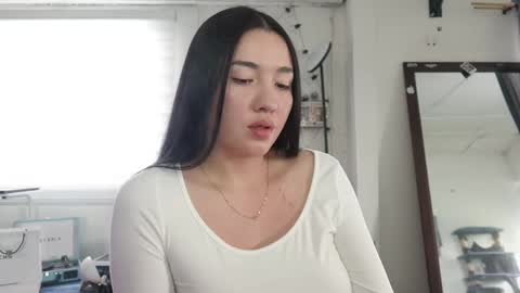 Snapshot of emma_johnson_ chatting on December 5, 4:44 pm emma_johnson_ online show from December 5, 4:44 pm