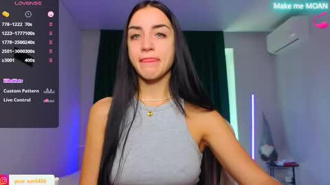 Snapshot of emma_jordan chatting on September 15, 9:17 am Emma online show from September 15, 9:17 am