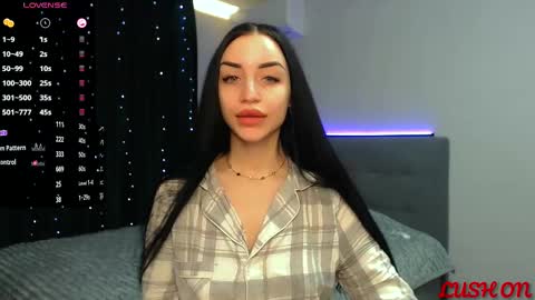 Snapshot of emma_jordan chatting on February 21, 10:39 am Emma online show from February 21, 10:39 am