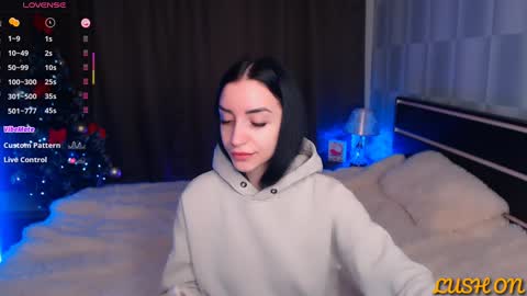 Snapshot of emma_jordan chatting on February 6, 12:37 pm Emma online show from February 6, 12:37 pm