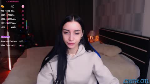 Snapshot of emma_jordan chatting on February 9, 1:25 pm Emma online show from February 9, 1:25 pm