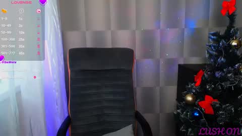 Snapshot of emma_jordan chatting on January 4, 8:49 am Emma online show from January 4, 8:49 am