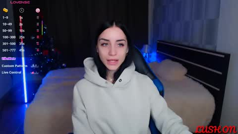 Snapshot of emma_jordan chatting on February 12, 12:12 pm Emma online show from February 12, 12:12 pm
