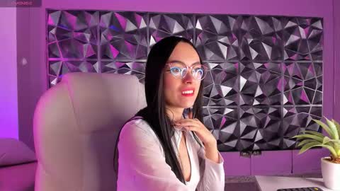 emma online show from November 17, 9:04 pm