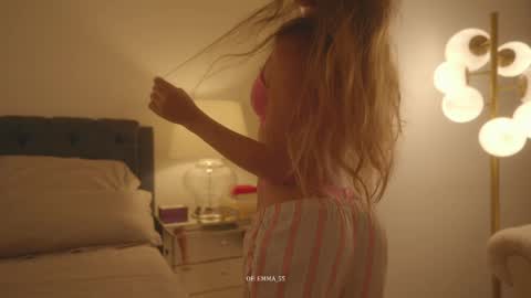 emma_lu1 online show from December 2, 11:18 pm