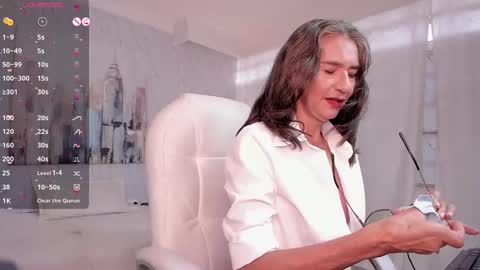 Snapshot of emma_mendoza chatting on December 6, 12:27 pm Emma online show from December 6, 12:27 pm