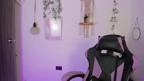 Emma online show from May 27, 2:52 am
