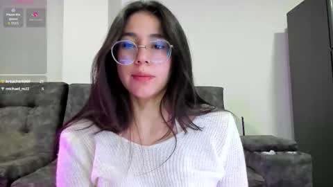 Snapshot of emma_sandovaal chatting on September 14, 6:22 am Emma online show from September 14, 6:22 am