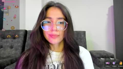 Snapshot of emma_sandovaal chatting on February 28, 2:20 am Emma online show from February 28, 2:20 am