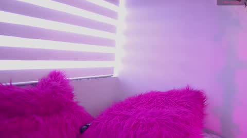 Snapshot of emma_soffia chatting on October 15, 7:05 pm EMMA online show from October 15, 7:05 pm