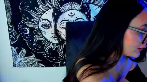 Emma online show from November 1, 7:07 pm