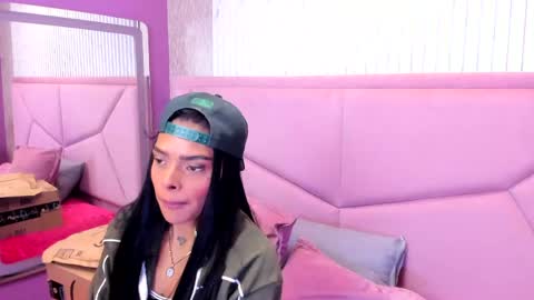 emmaebony_ online show from May 3, 1:31 am