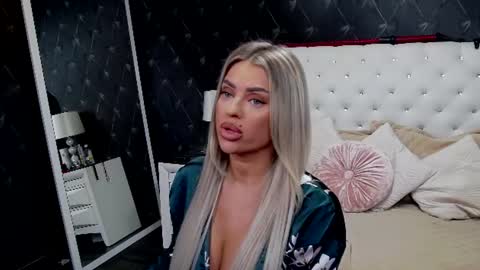 Emma Mavis online show from August 6, 11:17 am