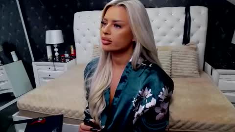 Emma Mavis online show from December 17, 7:12 am