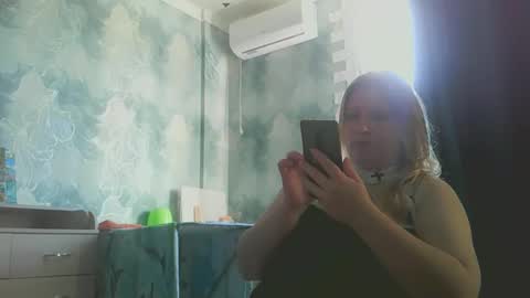 Snapshot of emmamelody944534 chatting on October 2, 5:23 am emmamelody online show from October 2, 5:23 am