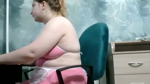 Snapshot of emmamelody944534 chatting on February 13, 12:35 am emmamelody online show from February 13, 12:35 am