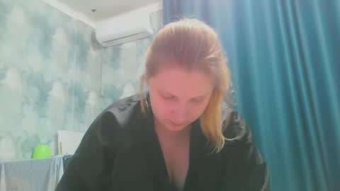 Snapshot of emmamelody944534 chatting on October 13, 5:48 pm emmamelody online show from October 13, 5:48 pm