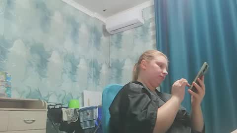 Snapshot of emmamelody944534 chatting on October 10, 7:08 pm emmamelody online show from October 10, 7:08 pm