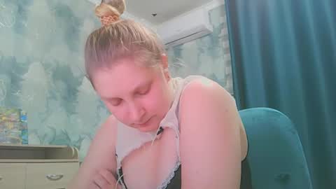 Snapshot of emmamelody944534 chatting on October 14, 6:54 pm emmamelody online show from October 14, 6:54 pm