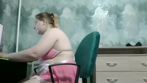 Snapshot of emmamelody944534 chatting on February 7, 11:12 am emmamelody online show from February 7, 11:12 am
