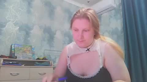 Snapshot of emmamelody944534 chatting on September 19, 1:15 am emmamelody online show from September 19, 1:15 am