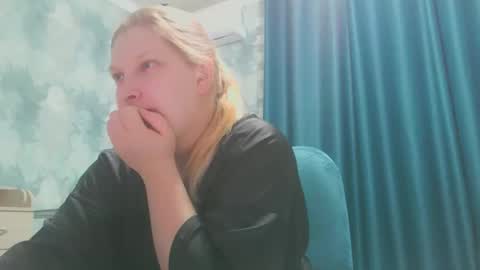 Snapshot of emmamelody944534 chatting on October 9, 7:07 pm emmamelody online show from October 9, 7:07 pm