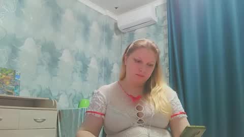 Snapshot of emmamelody944534 chatting on October 16, 7:16 pm emmamelody online show from October 16, 7:16 pm