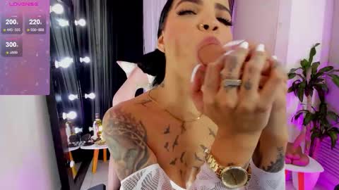 Emma Russell online show from November 24, 11:40 pm