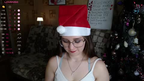 Snapshot of emmatiny chatting on December 15, 1:54 pm Mia online show from December 15, 1:54 pm