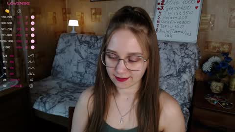Snapshot of emmatiny chatting on December 8, 12:41 pm Mia online show from December 8, 12:41 pm