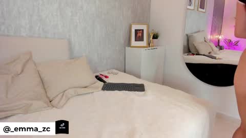 emmazc_ online show from June 20, 9:18 pm