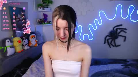 emmie_everly online show from May 2, 7:39 pm