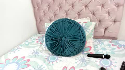 Emmi online show from December 17, 7:07 pm