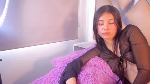 emmily_evans_ online show from February 13, 2:09 pm