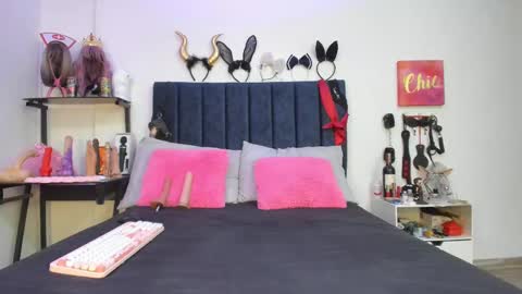          online show from October 4, 2:11 pm