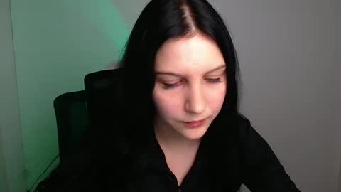 Emma online show from November 11, 2:03 pm