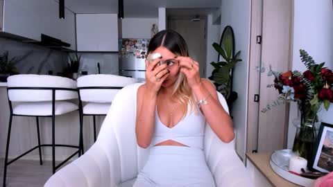 emyconneer online show from February 20, 2:24 pm