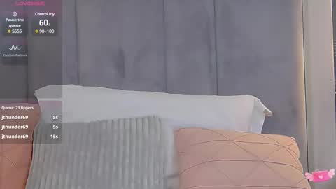 Snapshot of emylaveau chatting on February 27, 1:17 pm Emy online show from February 27, 1:17 pm