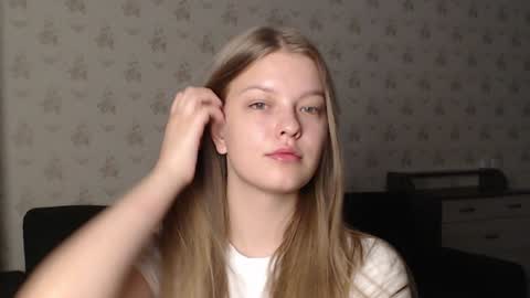 EmySway online show from December 13, 5:21 pm