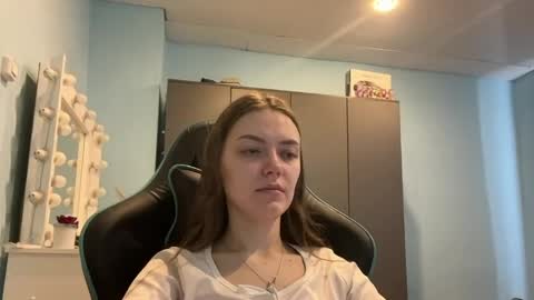 Lily online show from April 20, 3:09 am