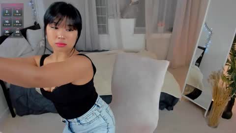 Snapshot of erika_kim chatting on October 17, 7:00 am erika_kim online show from October 17, 7:00 am