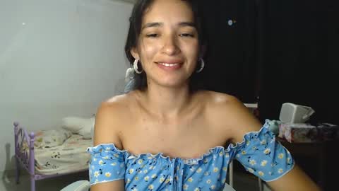 Snapshot of erina_1 chatting on January 18, 12:35 am erina_1 online show from January 18, 12:35 am