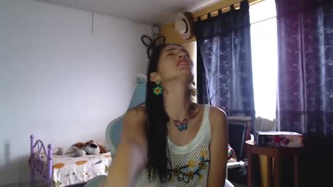 Snapshot of erina_1 chatting on December 19, 6:23 pm erina_1 online show from December 19, 6:23 pm