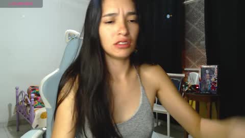 Snapshot of erina_1 chatting on December 17, 3:06 am erina_1 online show from December 17, 3:06 am